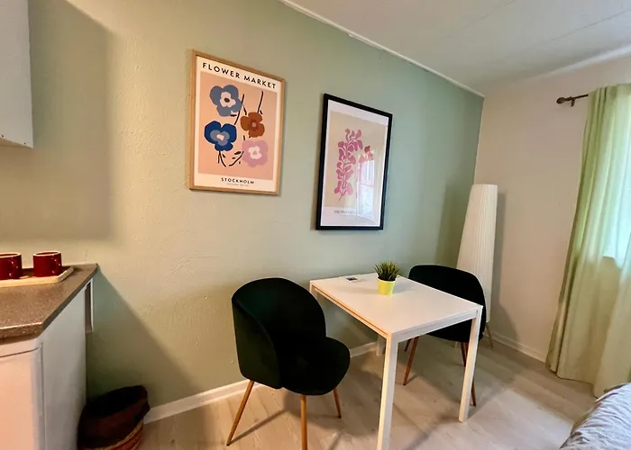 5 Minute Walk To Lego House - N4 *